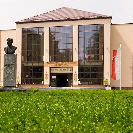 Pokoje Goscinne W Centrum Kultury Wsi Polskiej Wierzchoslawice 外观 照片