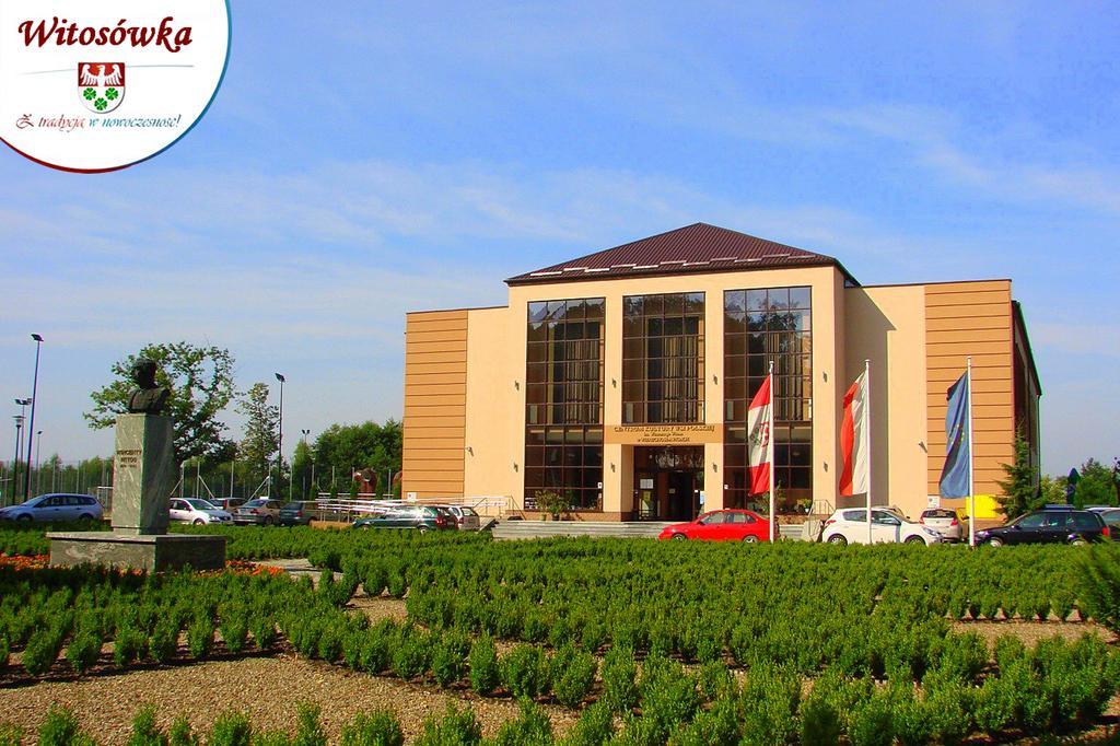 Pokoje Goscinne W Centrum Kultury Wsi Polskiej Wierzchoslawice 外观 照片