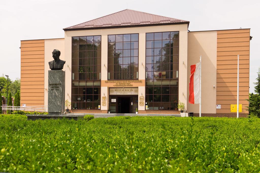 Pokoje Goscinne W Centrum Kultury Wsi Polskiej Wierzchoslawice 外观 照片